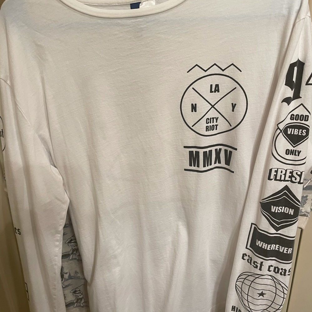 H&M long sleeve white divided t shirt